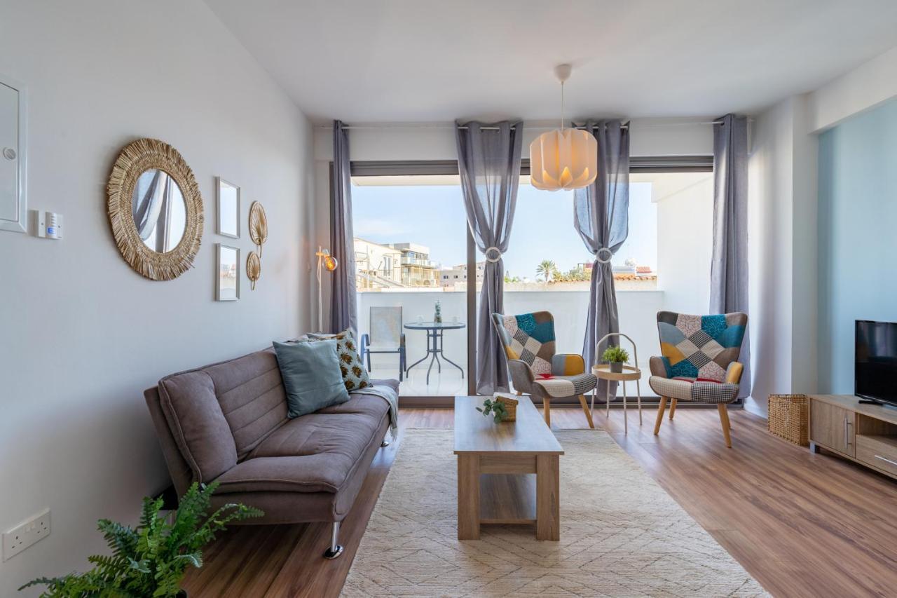 Livia Studio Apartment In Larnaka Exterior foto