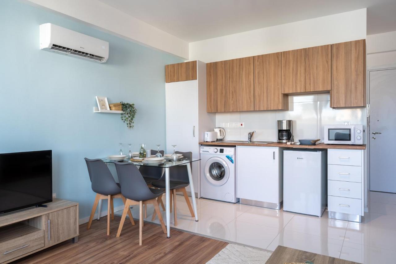 Livia Studio Apartment In Larnaka Exterior foto