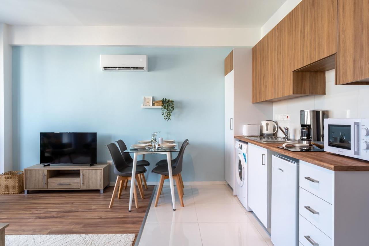 Livia Studio Apartment In Larnaka Exterior foto