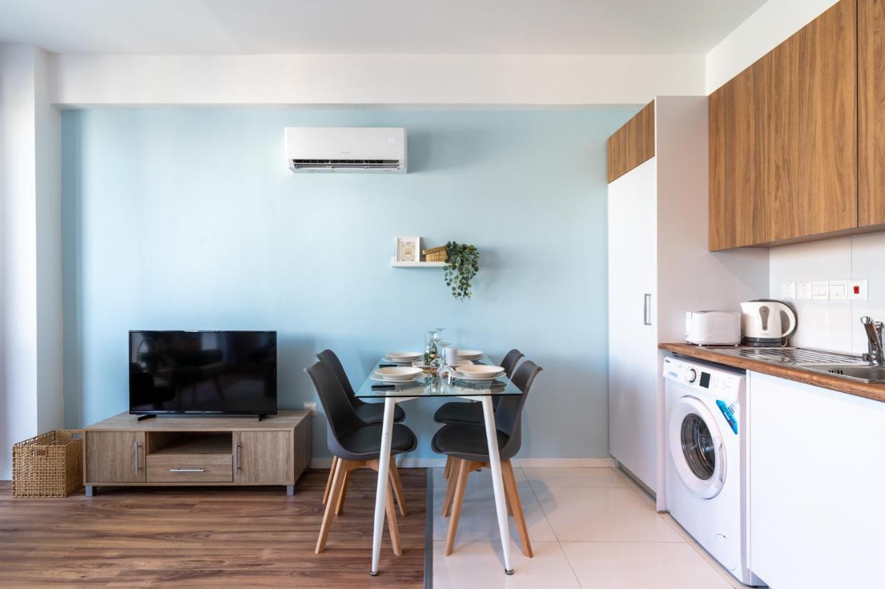 Livia Studio Apartment In Larnaka Exterior foto