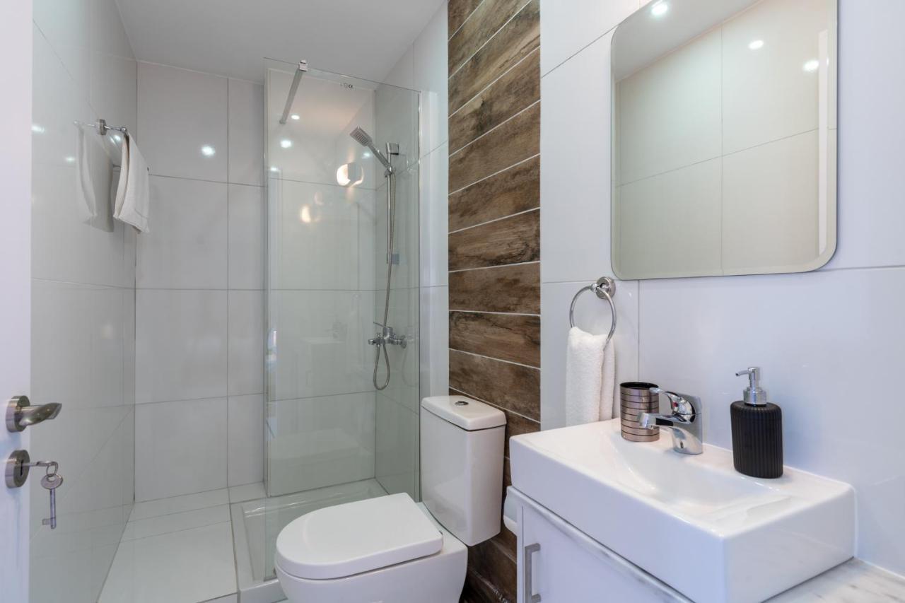 Livia Studio Apartment In Larnaka Exterior foto