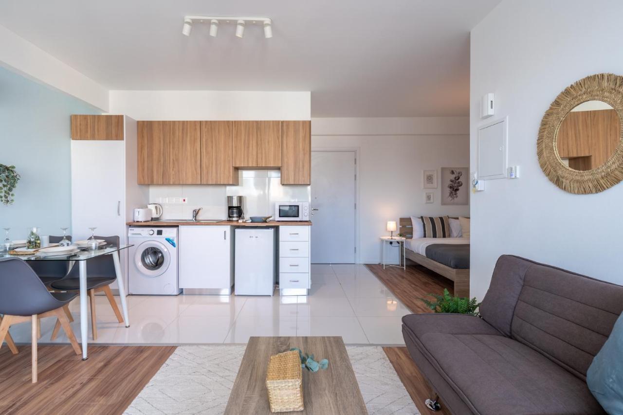 Livia Studio Apartment In Larnaka Exterior foto